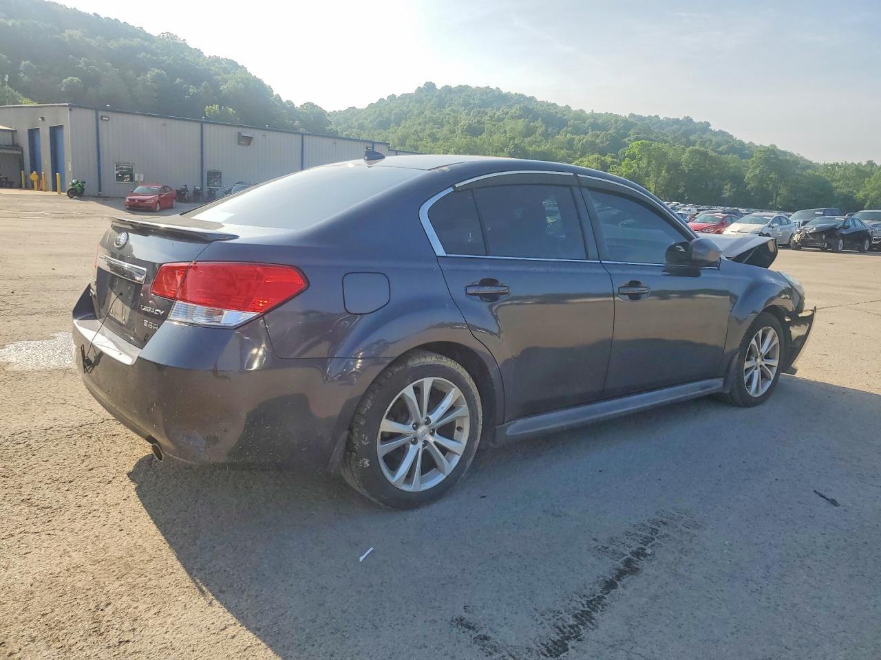 2013 SUBARU Legacy