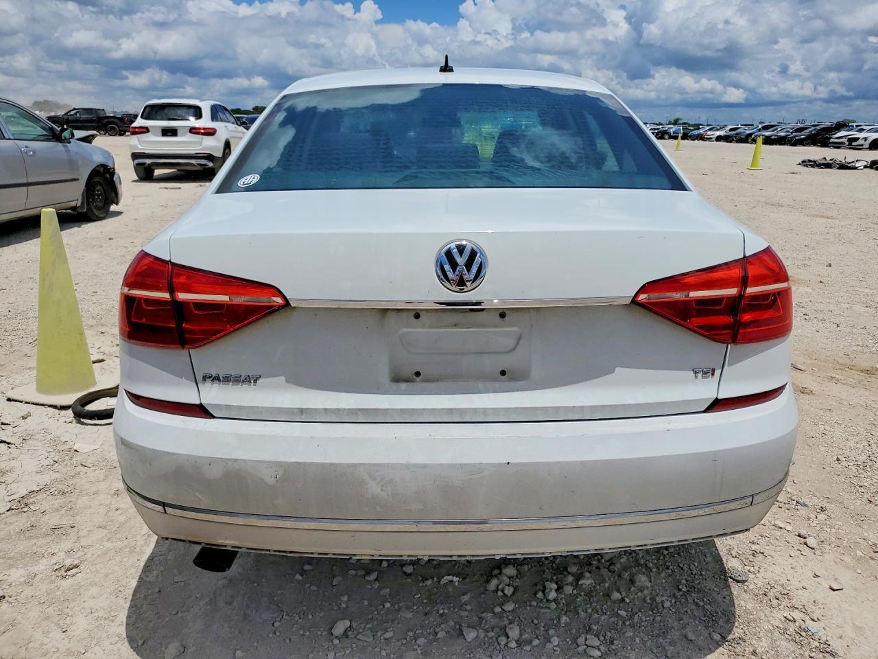2016 VOLKSWAGEN Passat
