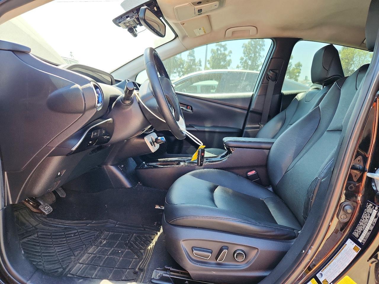 2017 TOYOTA PRIUS
