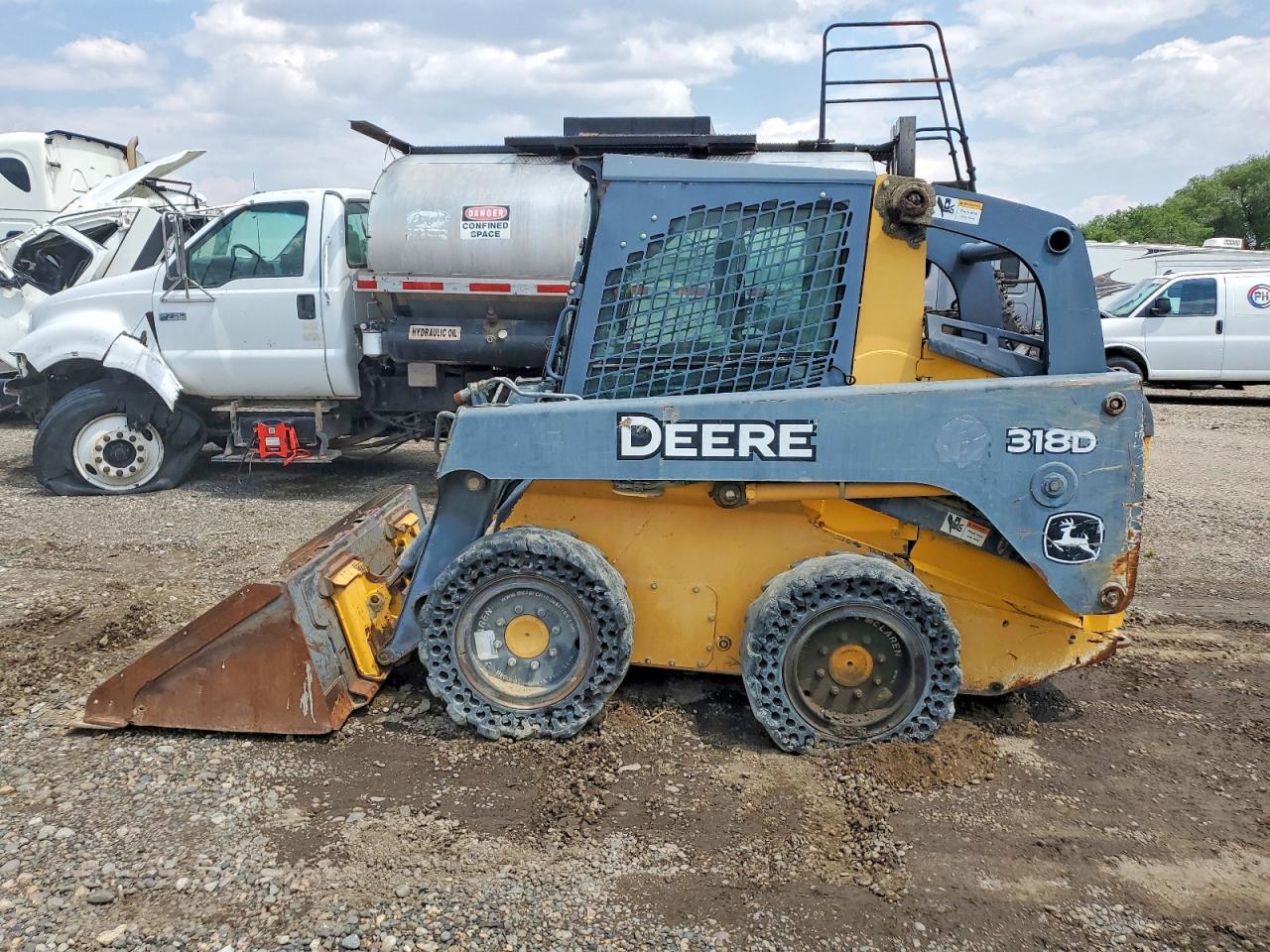 2010 JOHN DEERE Skidsteer