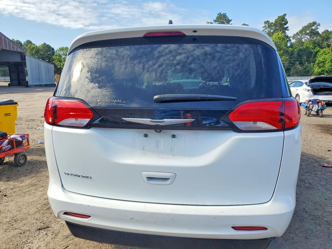 2022 CHRYSLER Voyager