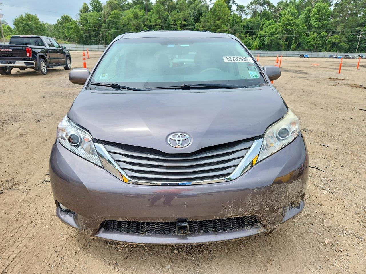 2012 TOYOTA SIENNA