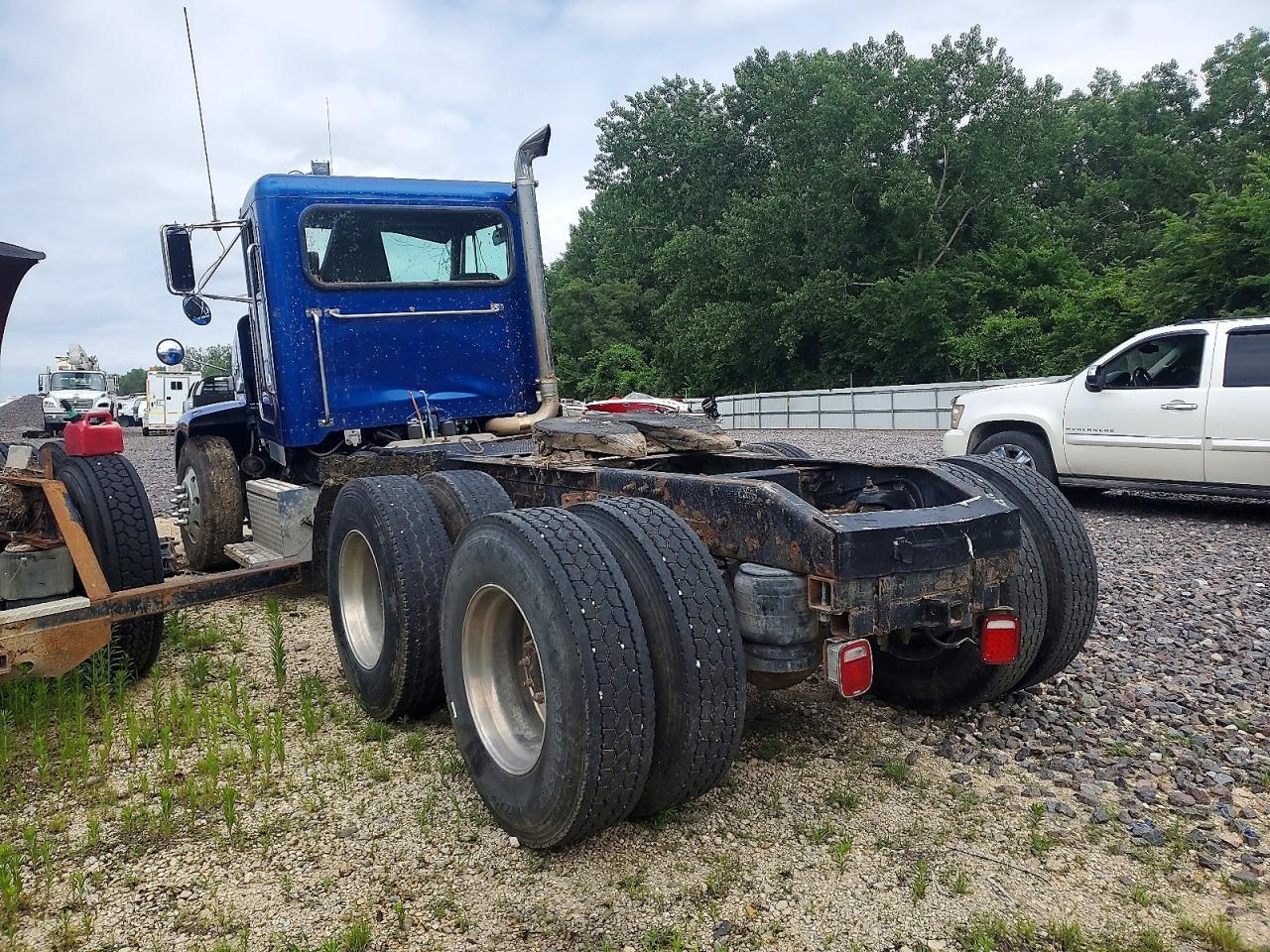 1996 PETERBILT 385