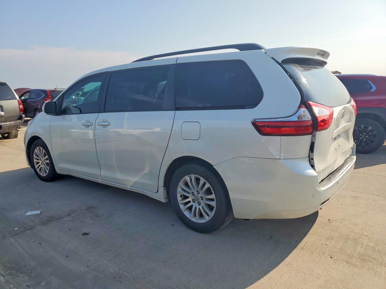 2016 TOYOTA SIENNA
