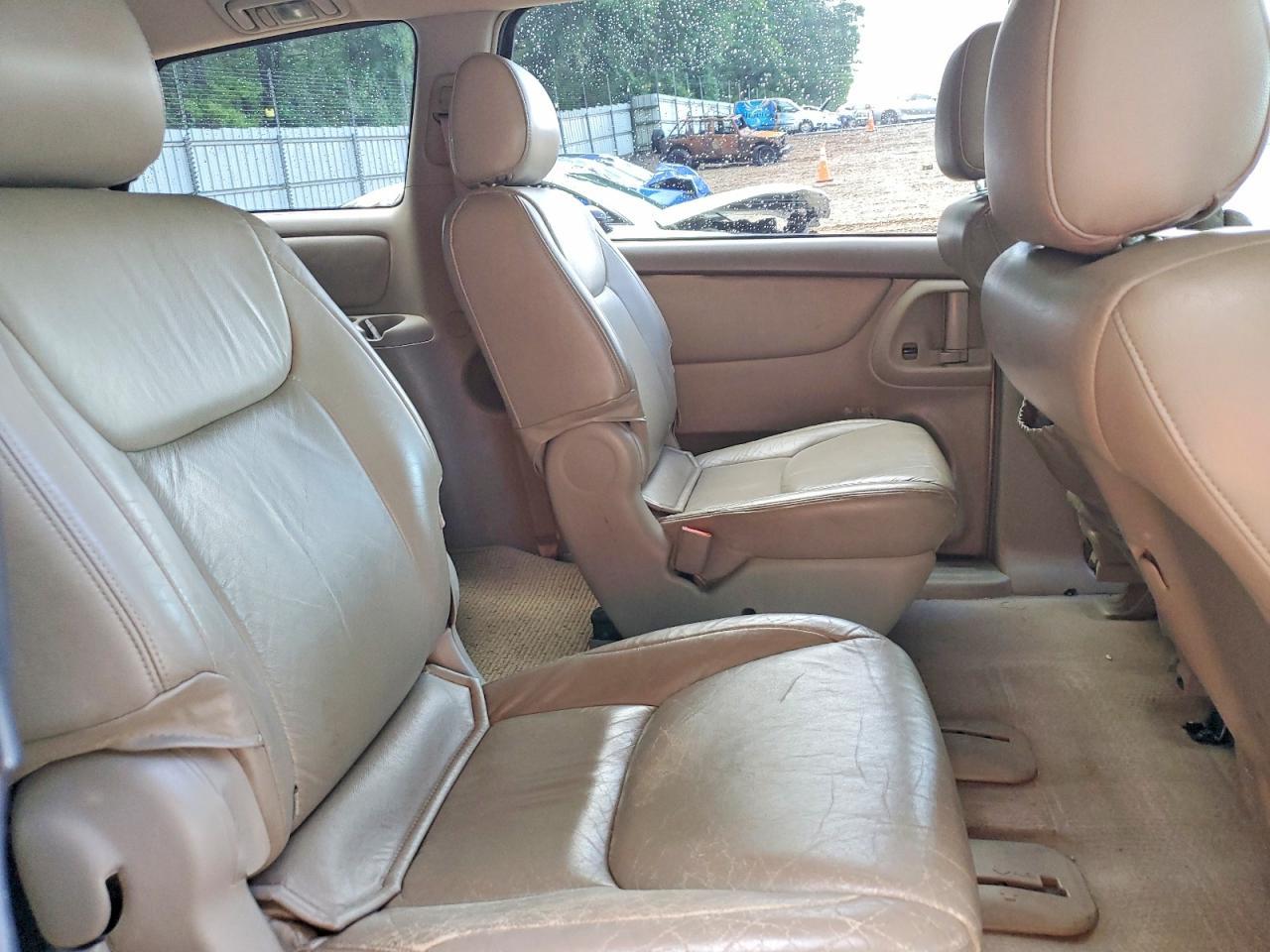 2004 TOYOTA SIENNA