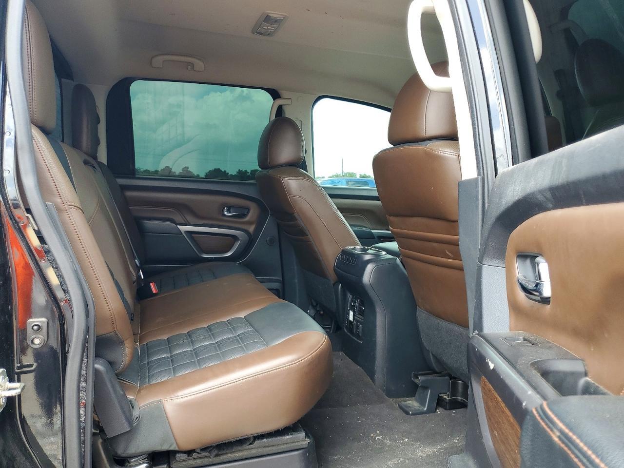 2016 NISSAN Titan