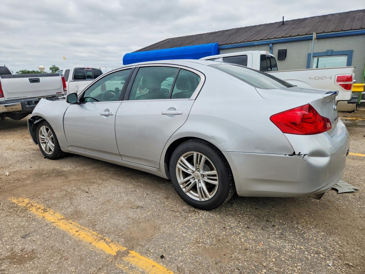 2011 INFINITI G37