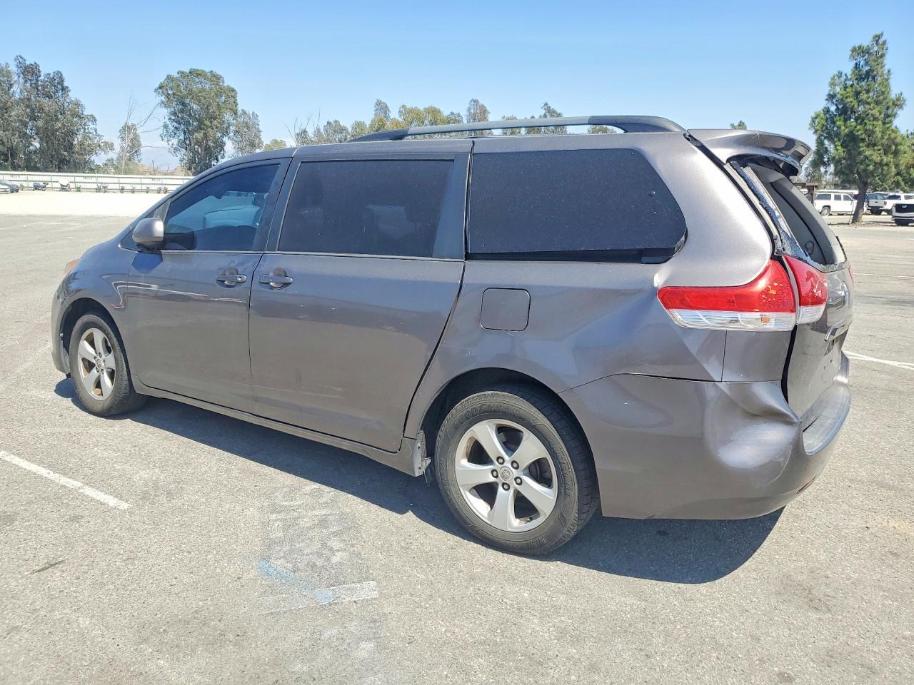 2014 TOYOTA SIENNA