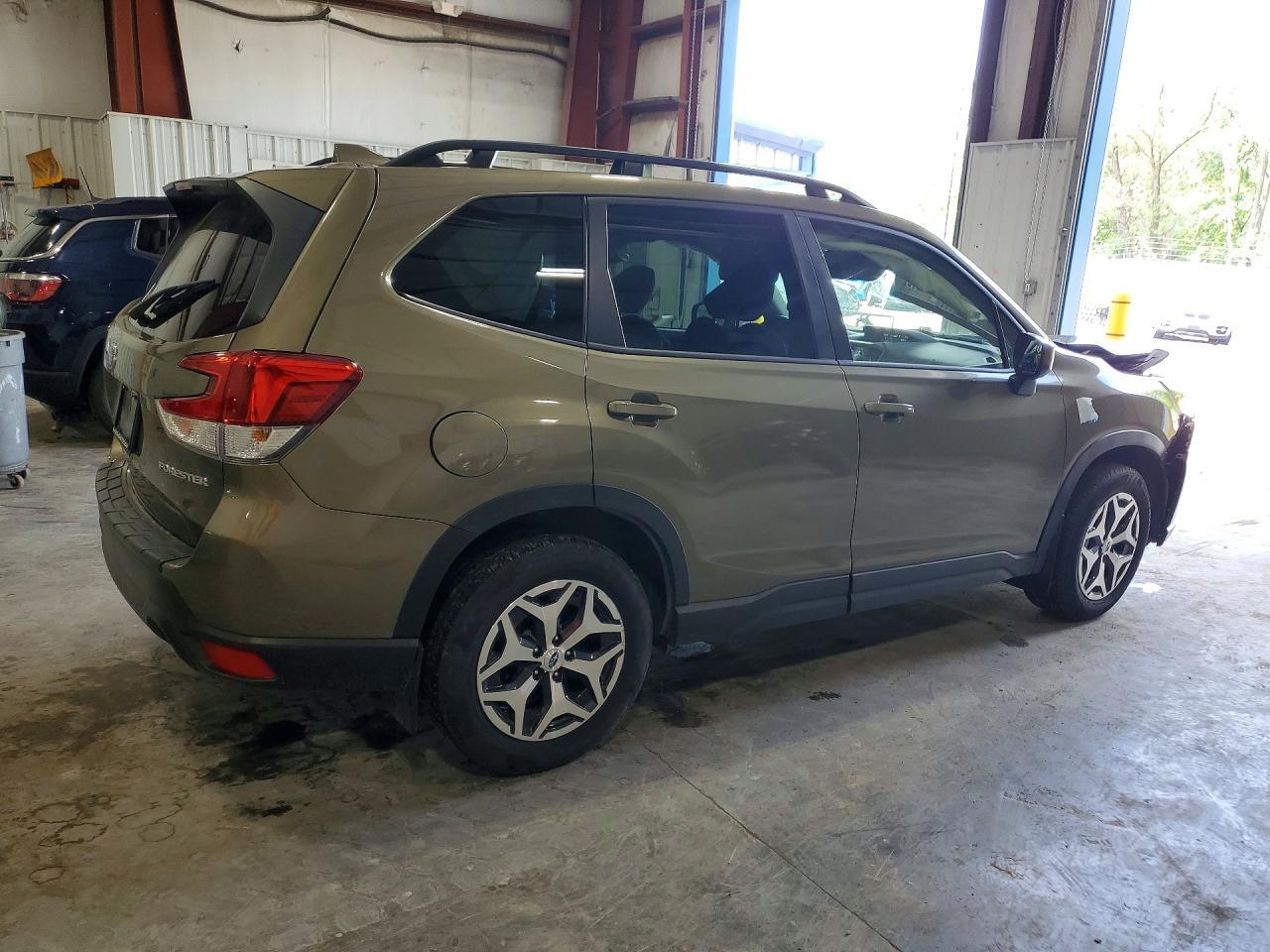 2023 SUBARU FORESTER