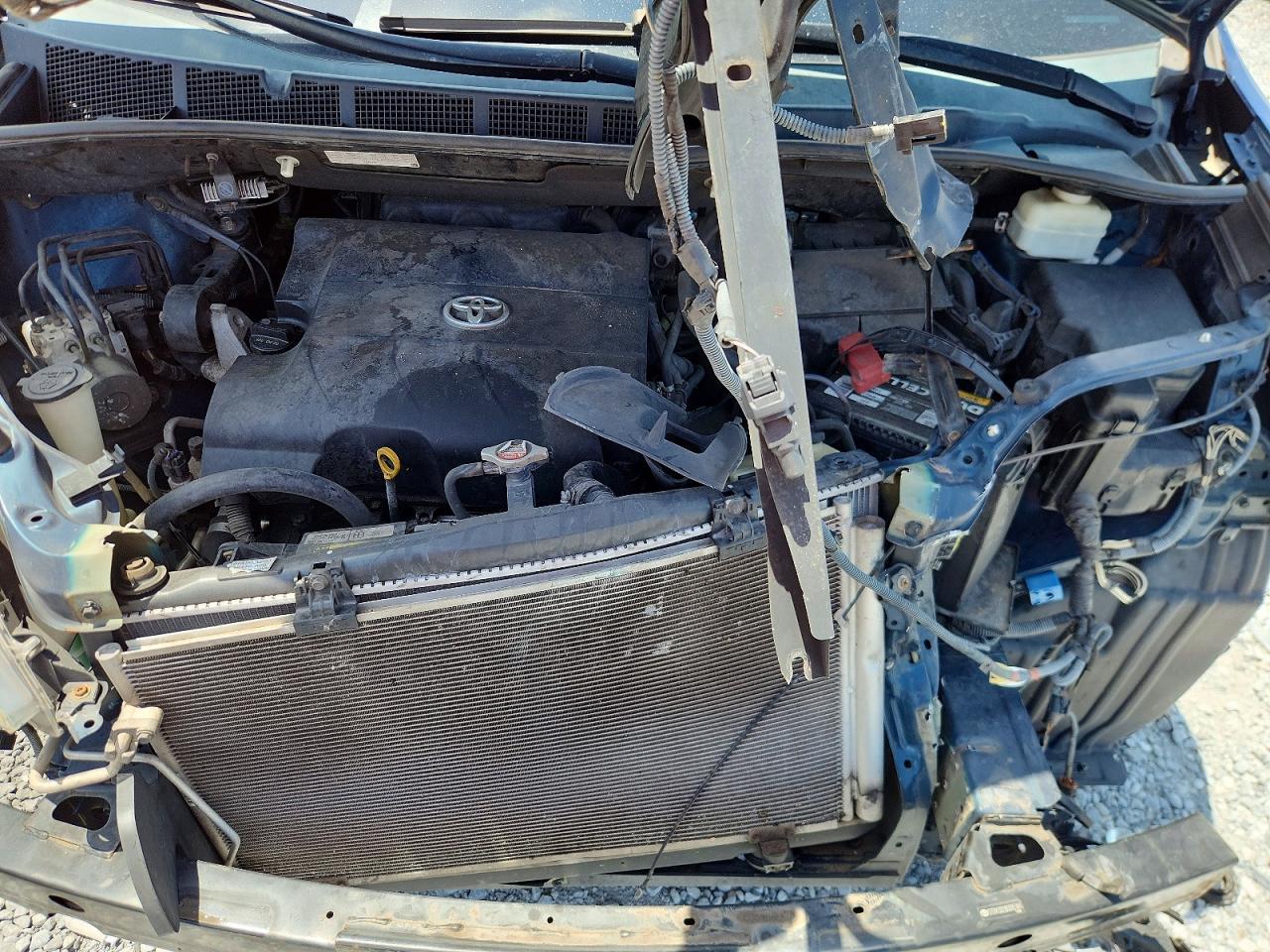 2011 TOYOTA SIENNA