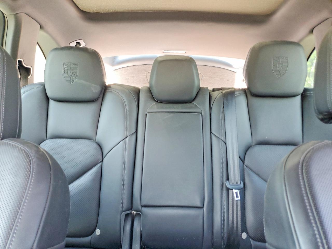 2017 PORSCHE CAYENNE