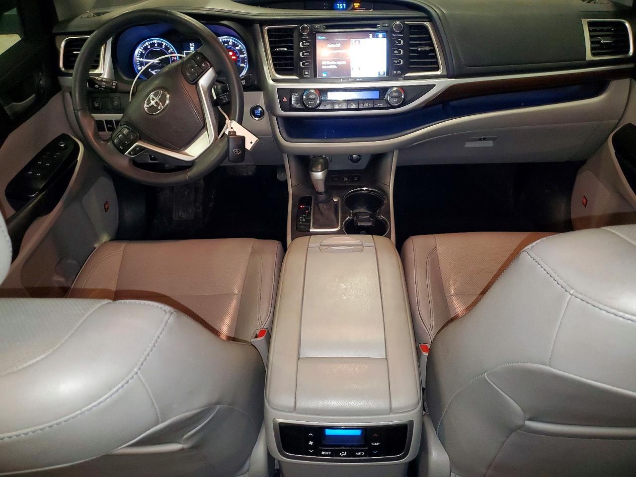 2016 TOYOTA HIGHLANDER