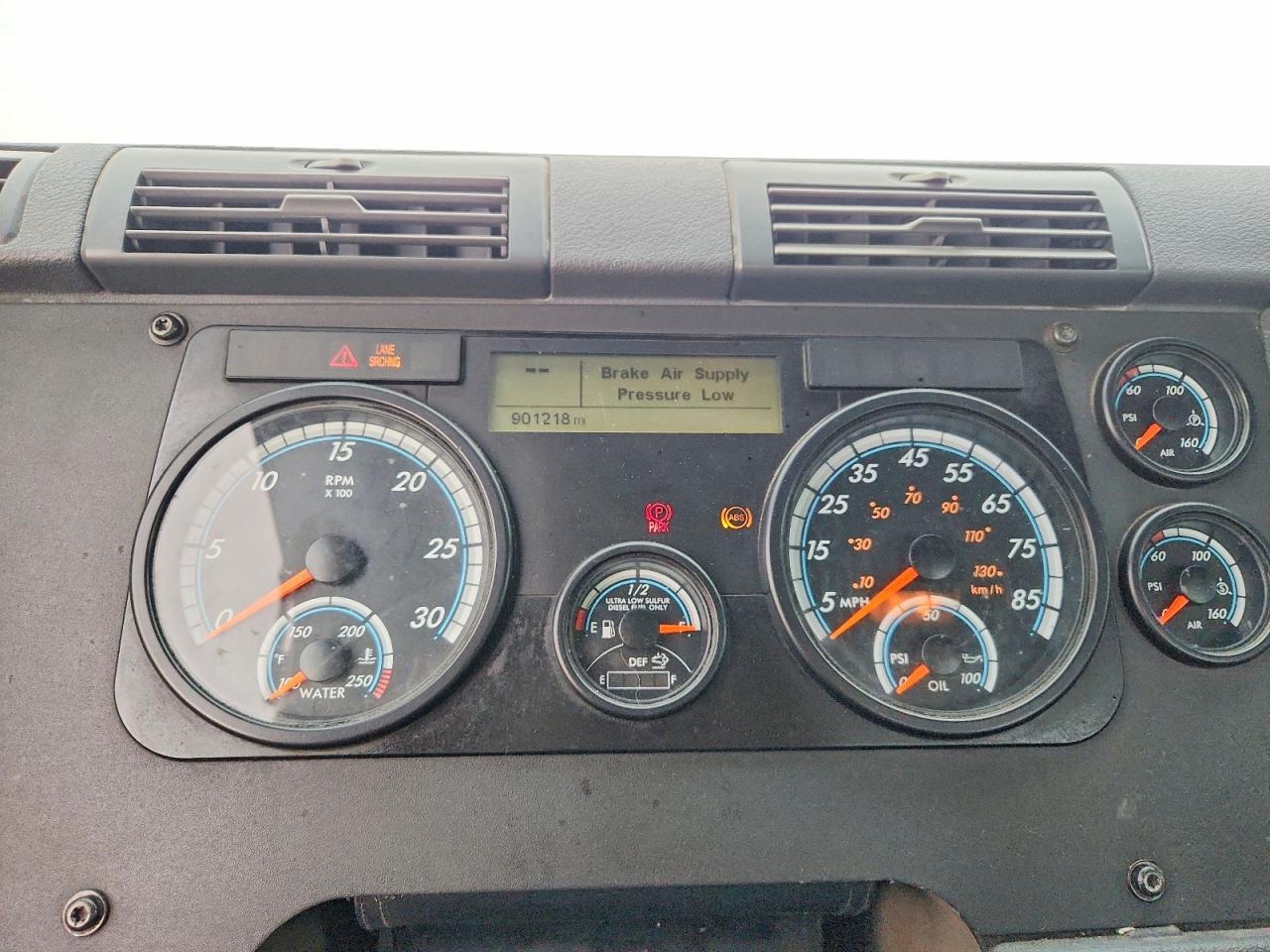 2017 FREIGHTLINER Cascadia 113
