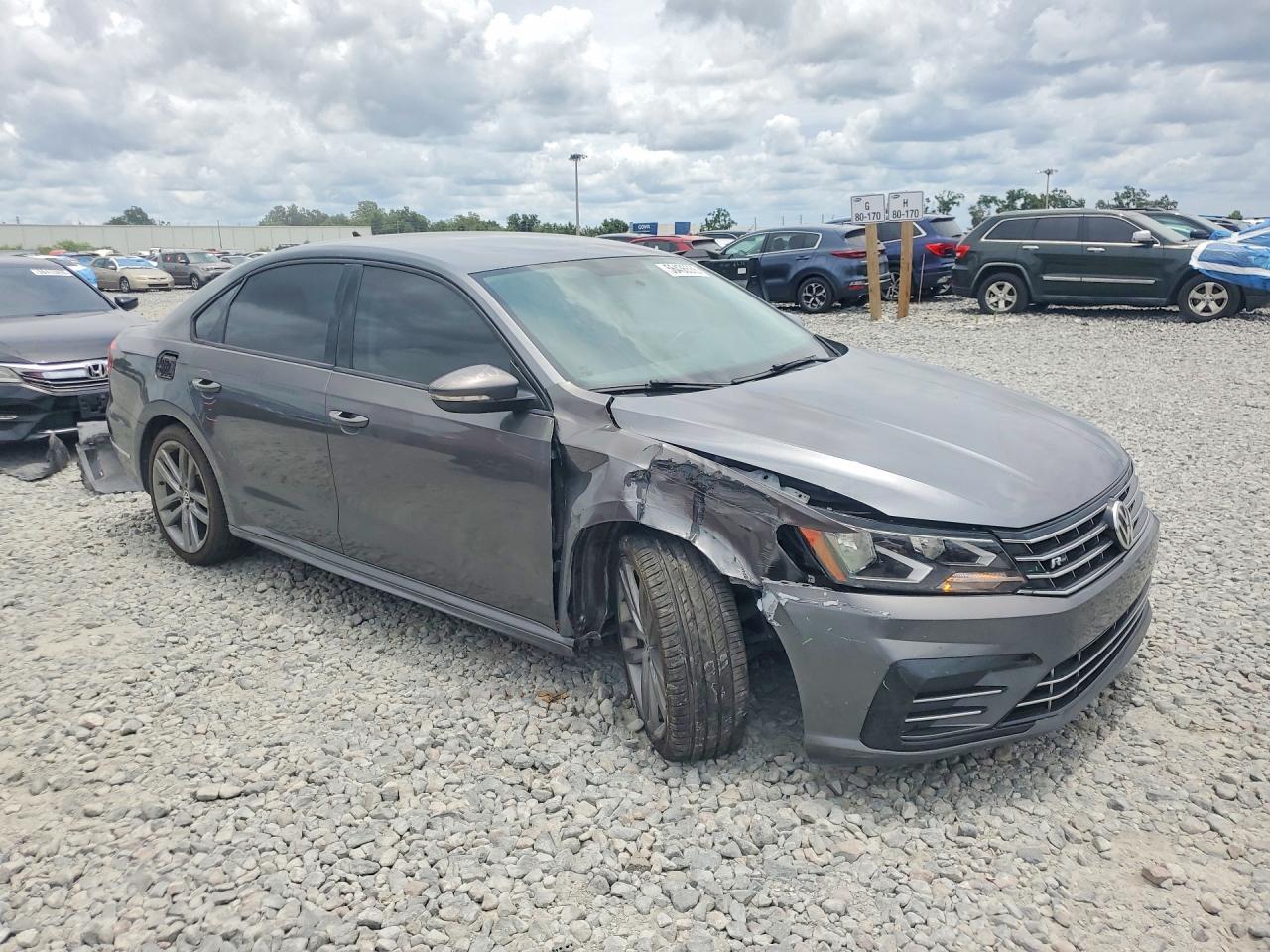 2018 VOLKSWAGEN Passat