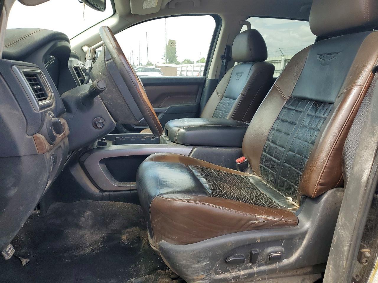 2017 NISSAN Titan