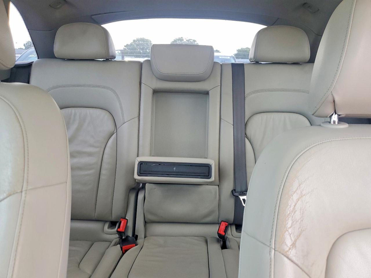 2011 AUDI Q5