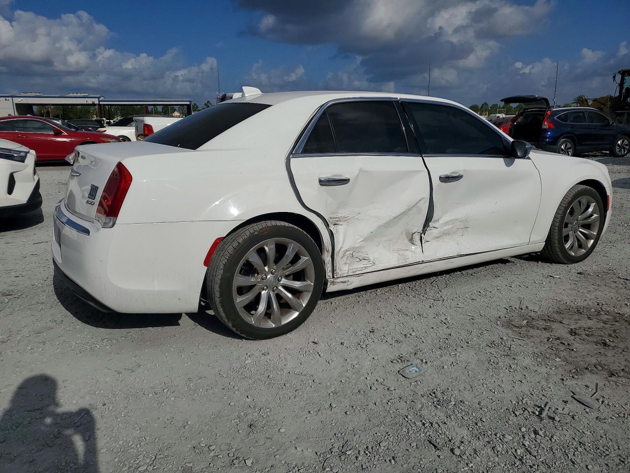 2019 CHRYSLER 300