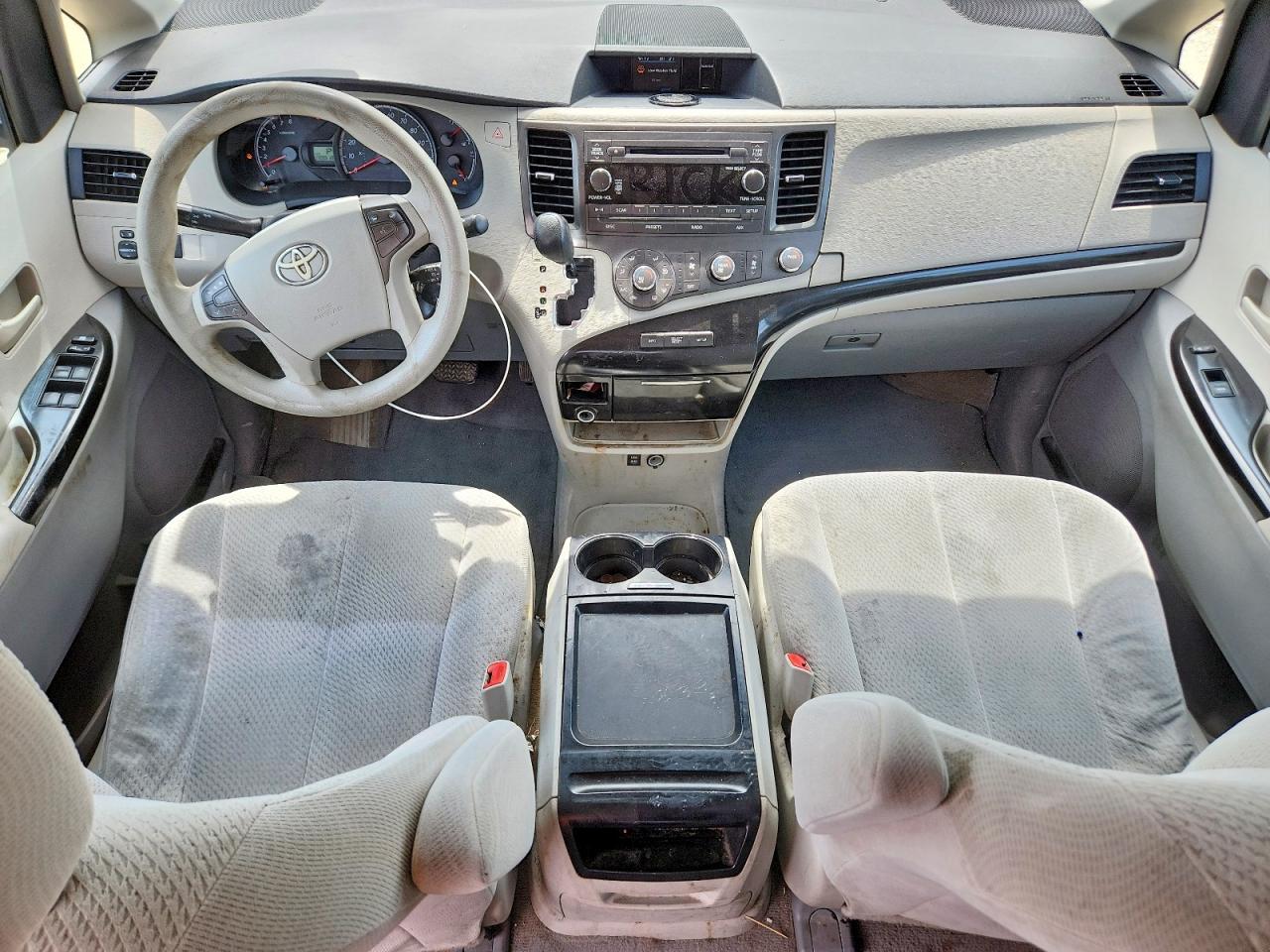 2011 TOYOTA SIENNA