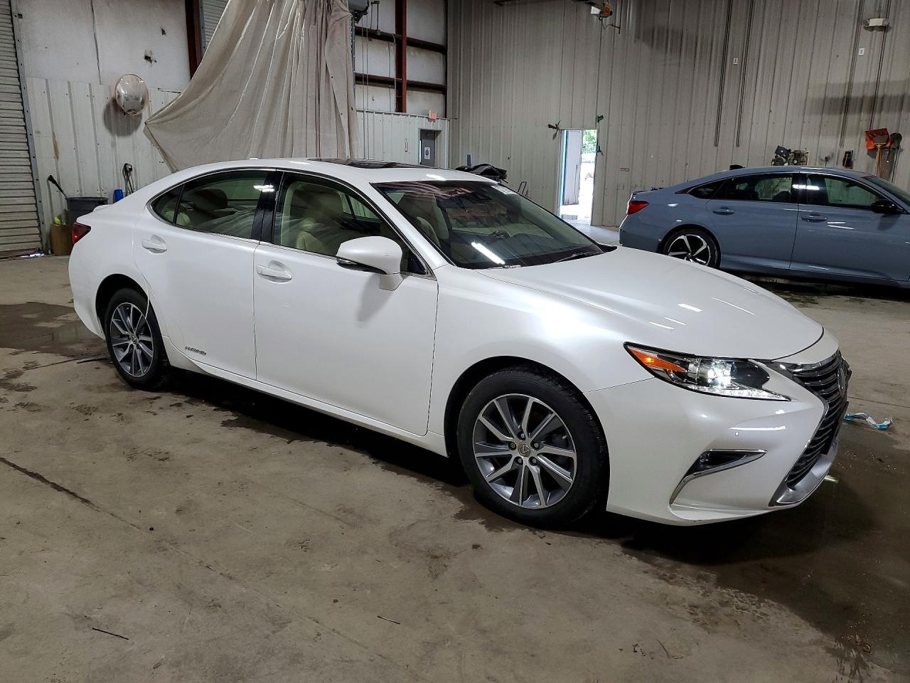 2016 LEXUS ES 300H