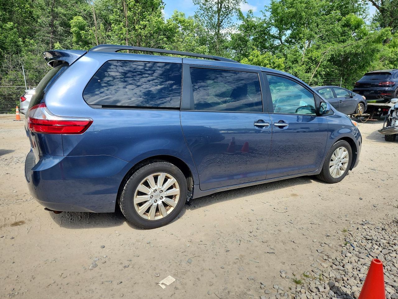 2015 TOYOTA SIENNA