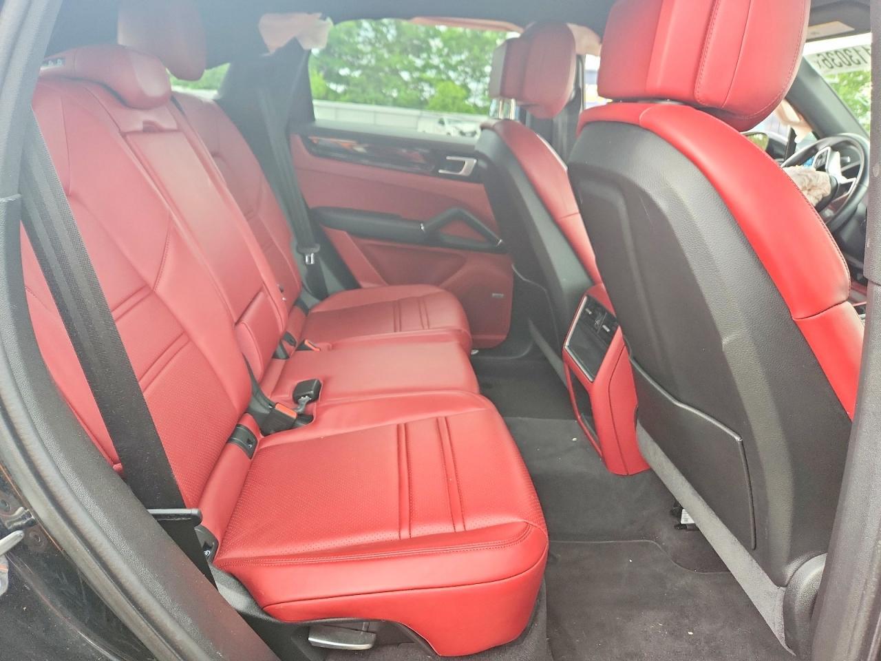 2020 PORSCHE CAYENNE