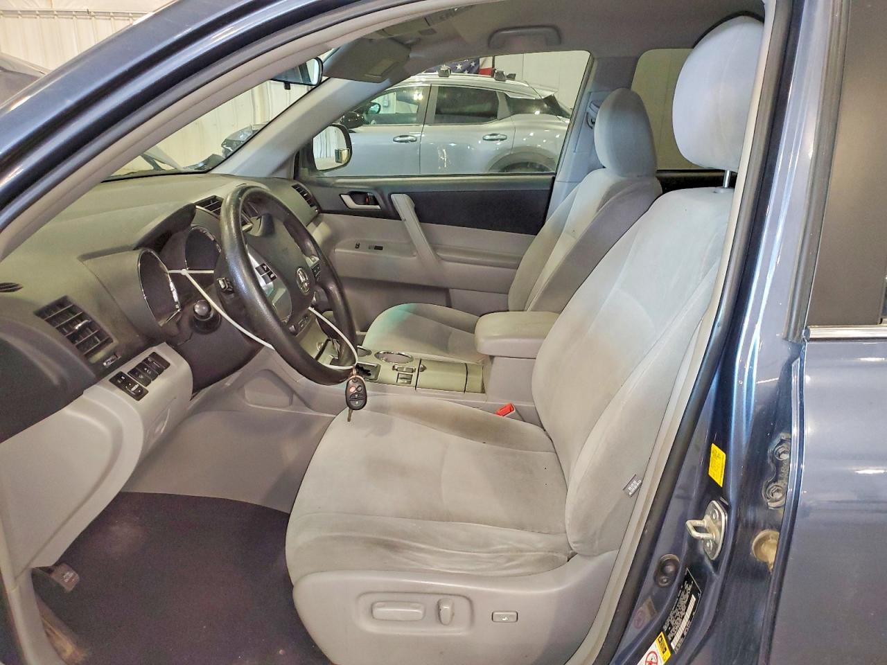 2011 TOYOTA HIGHLANDER