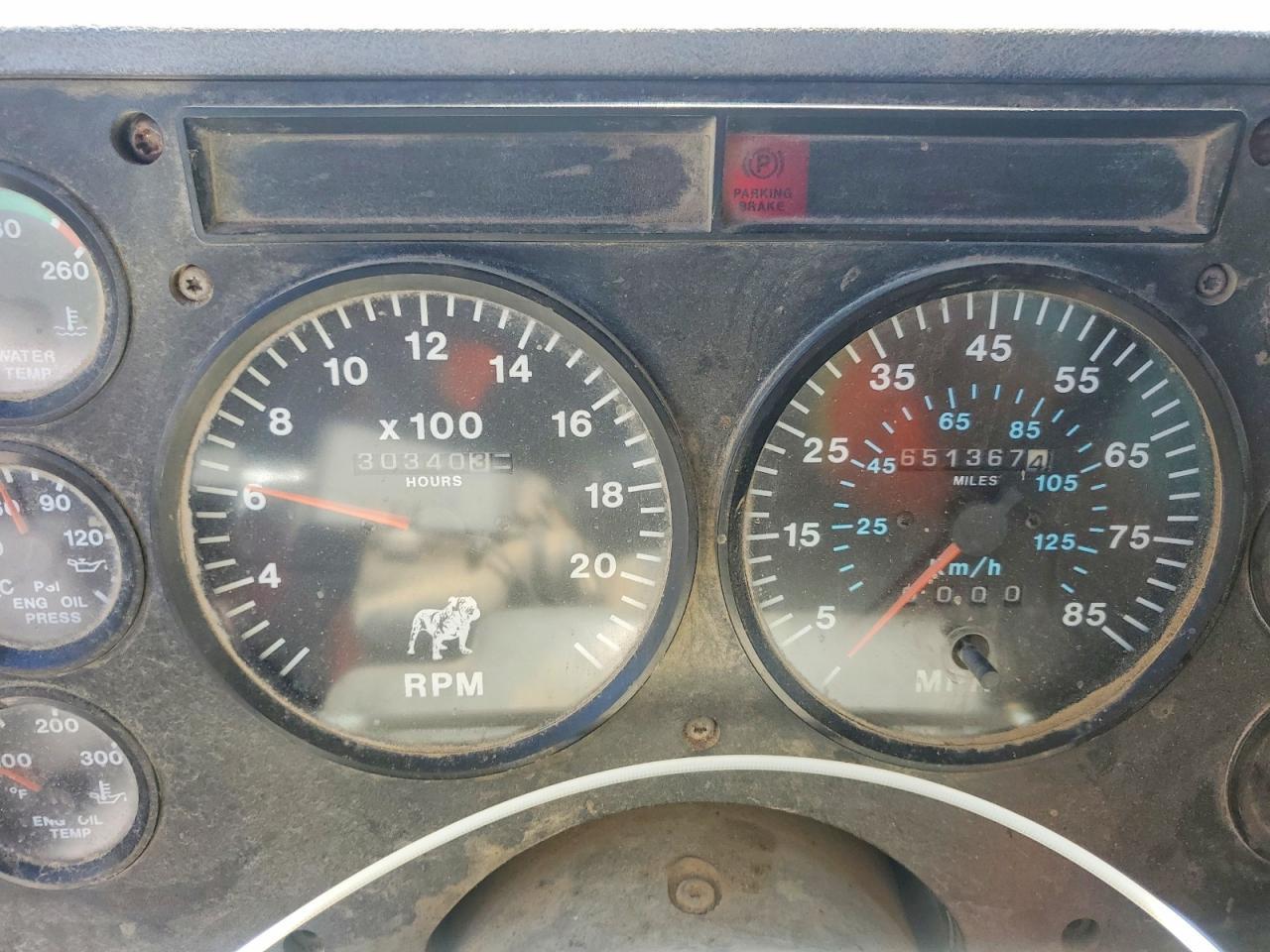 1999 MACK 700 CL700