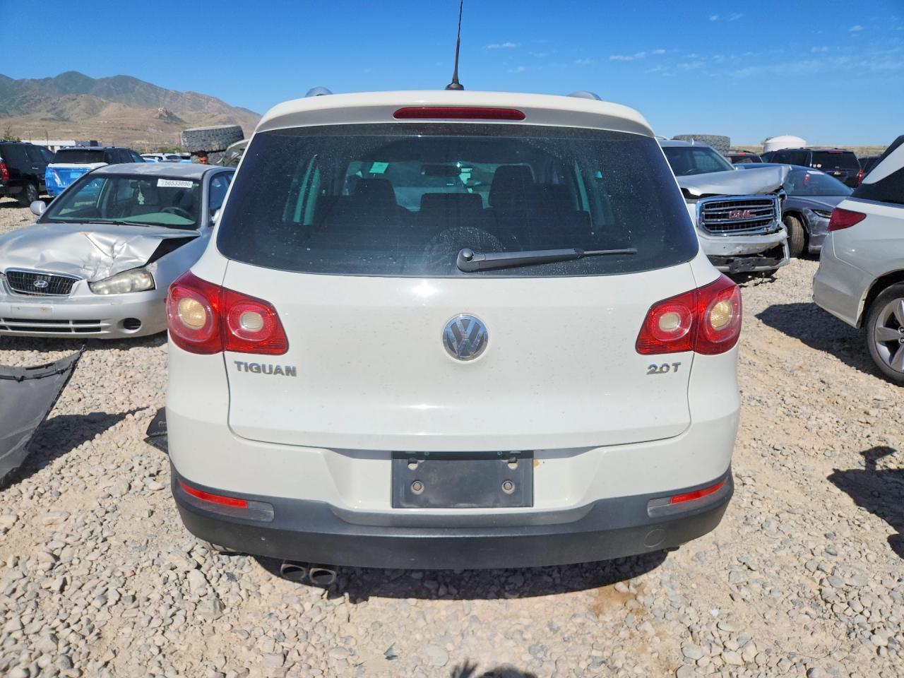 2011 VOLKSWAGEN TIGUAN