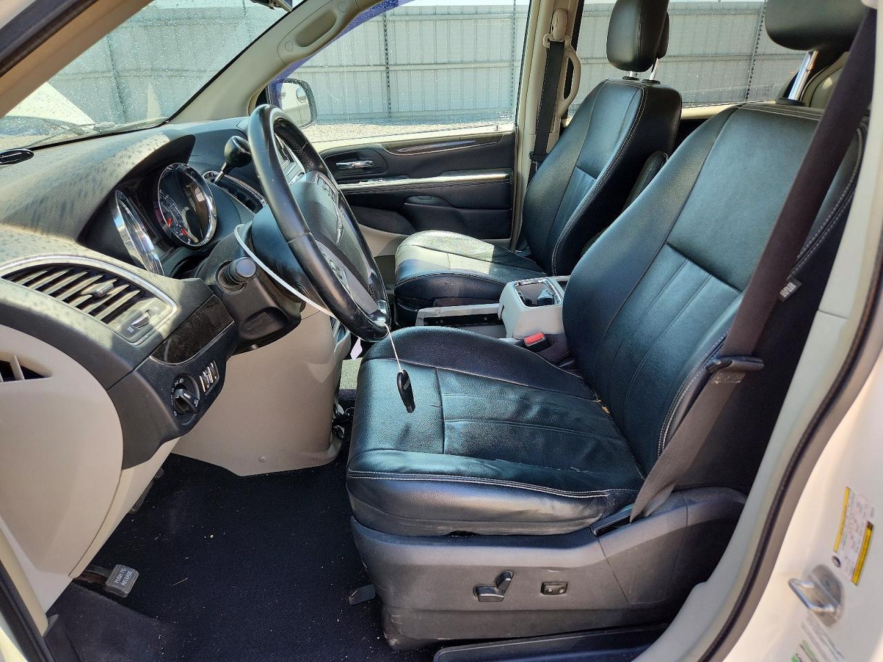 2013 CHRYSLER Town & Country