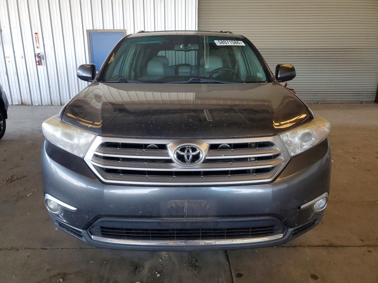 2011 TOYOTA HIGHLANDER