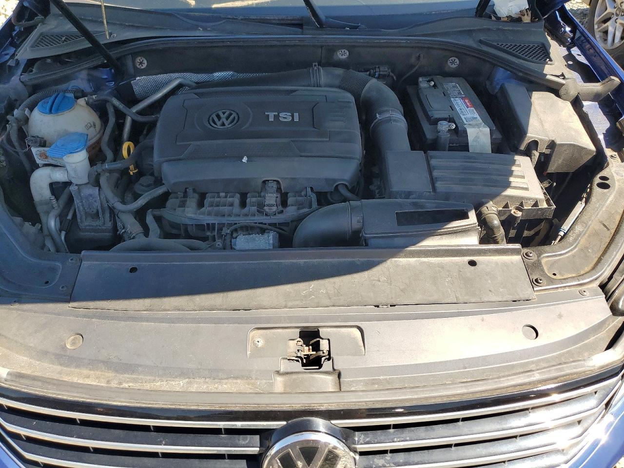 2016 VOLKSWAGEN Passat