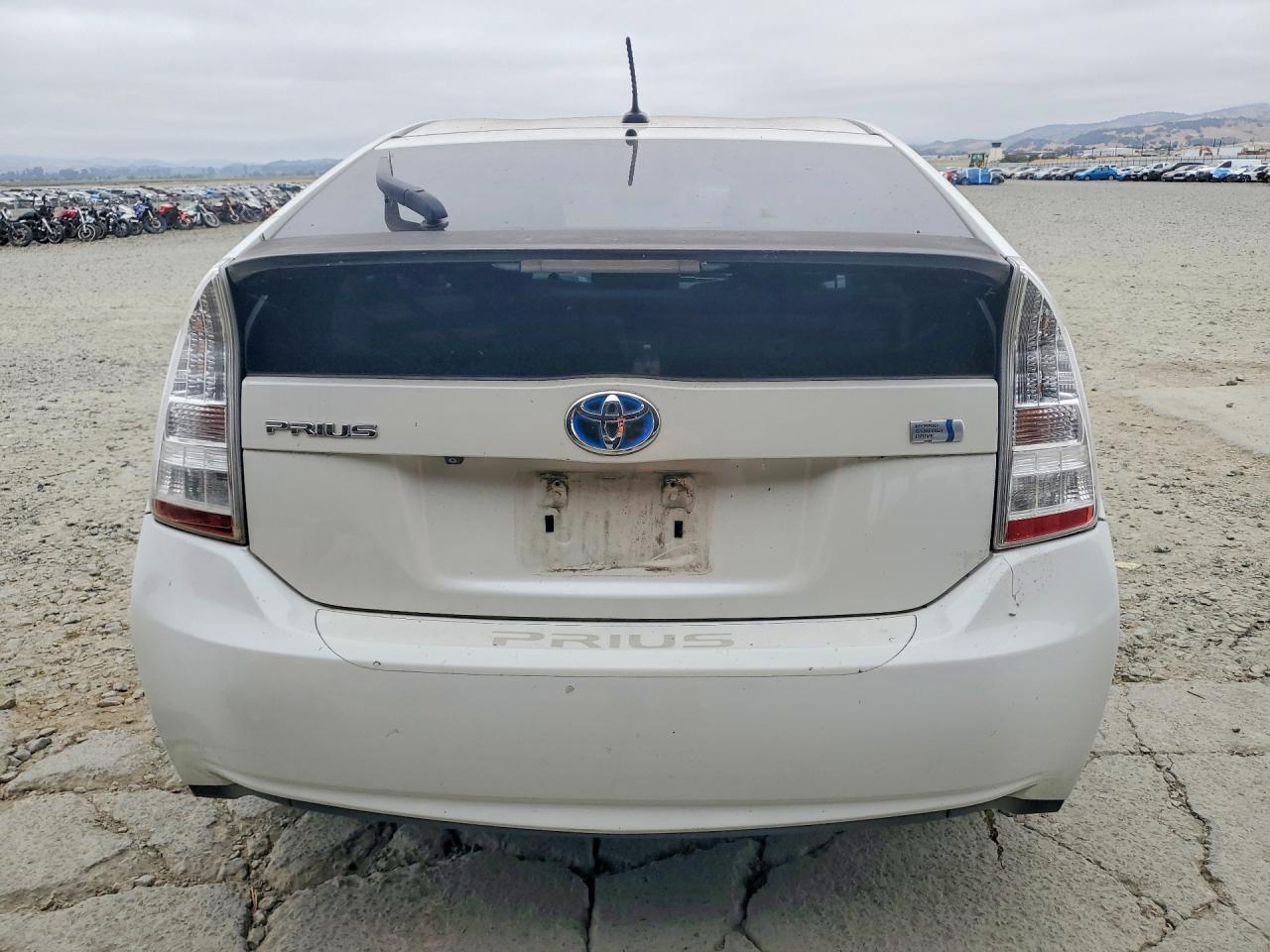 2011 TOYOTA PRIUS