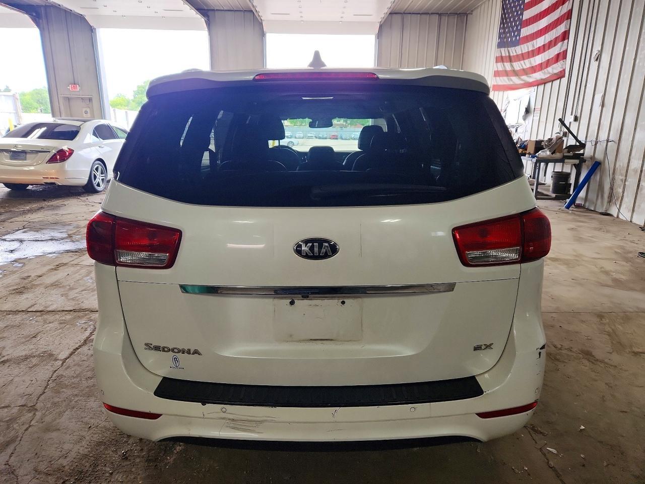 2016 KIA SEDONA