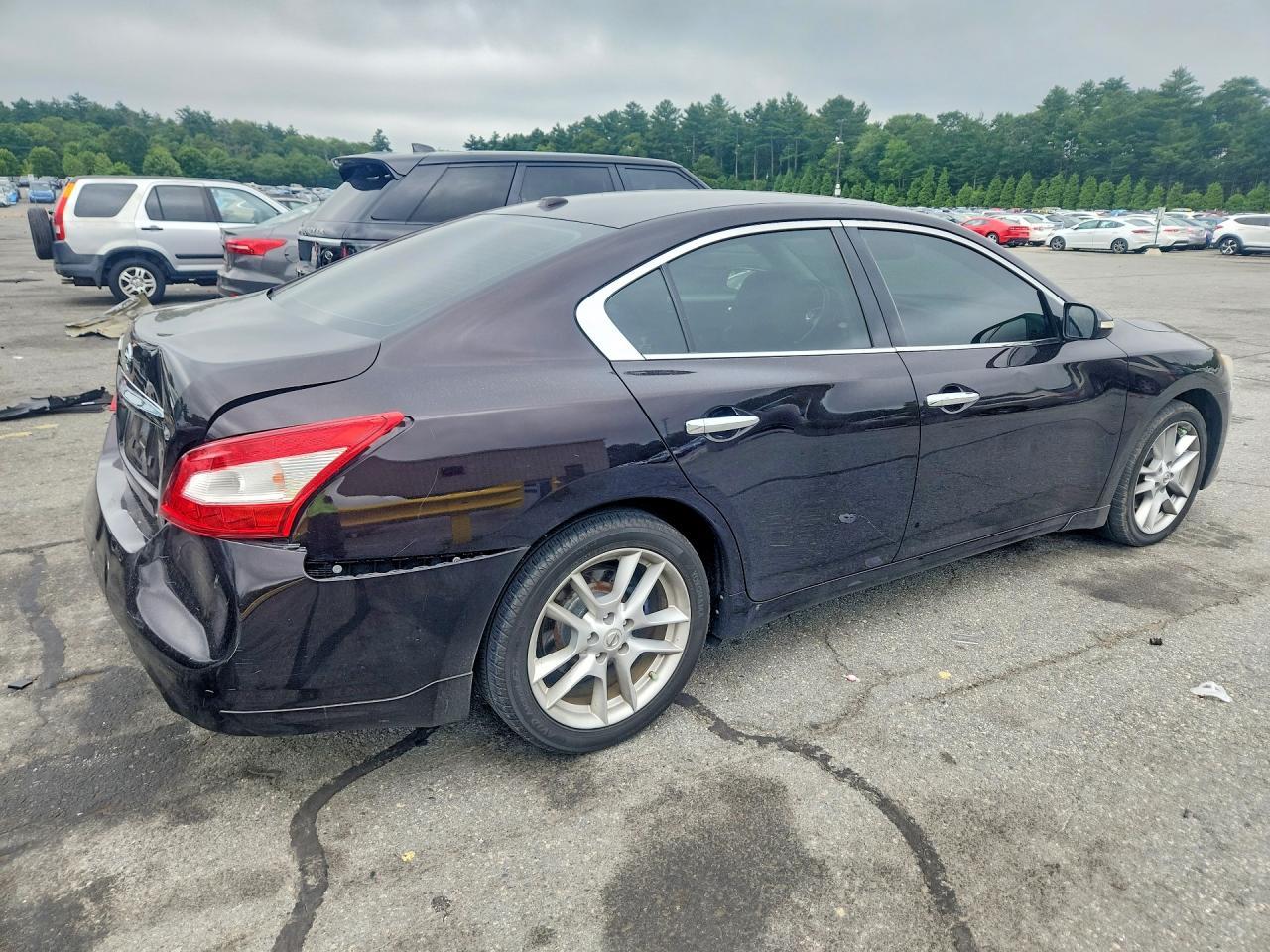 2010 NISSAN Maxima