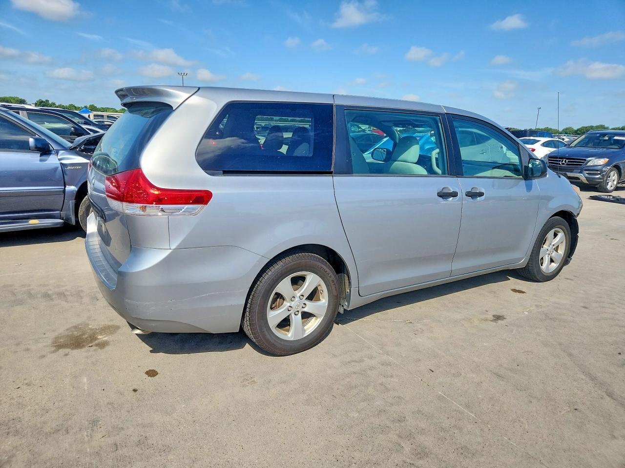 2014 TOYOTA SIENNA