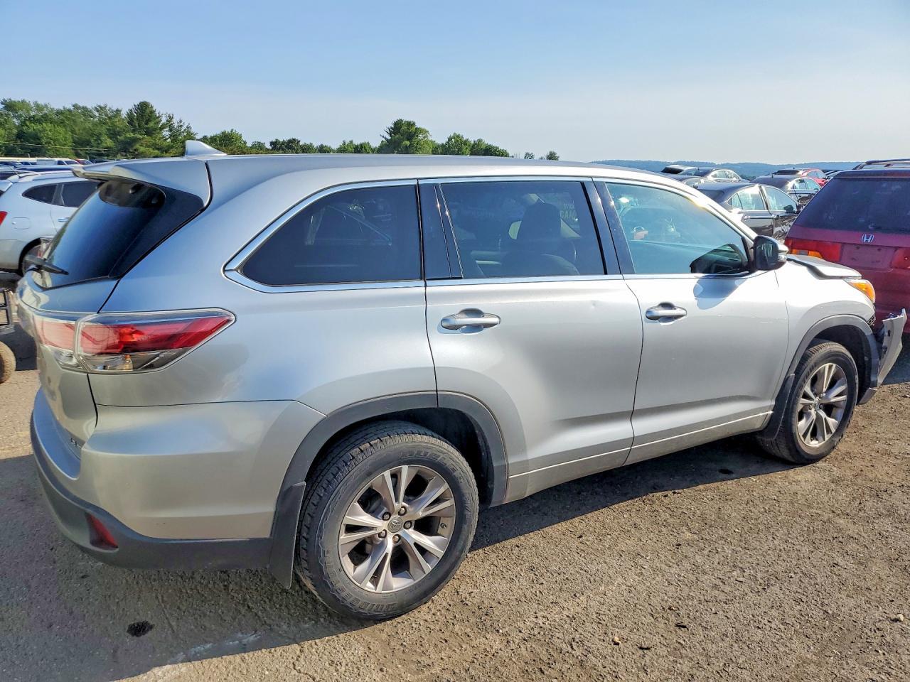 2015 TOYOTA HIGHLANDER