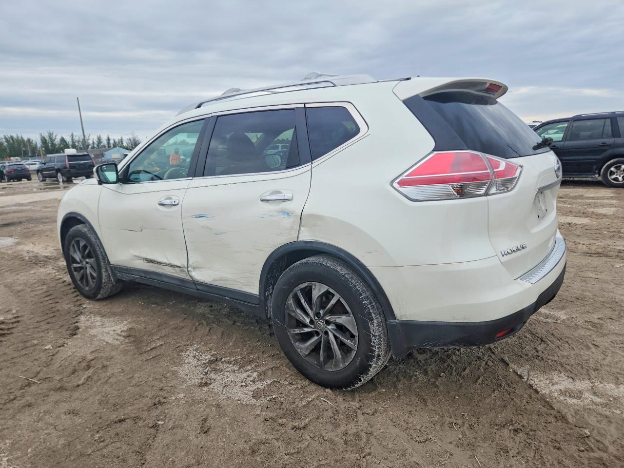 2015 NISSAN ROGUE