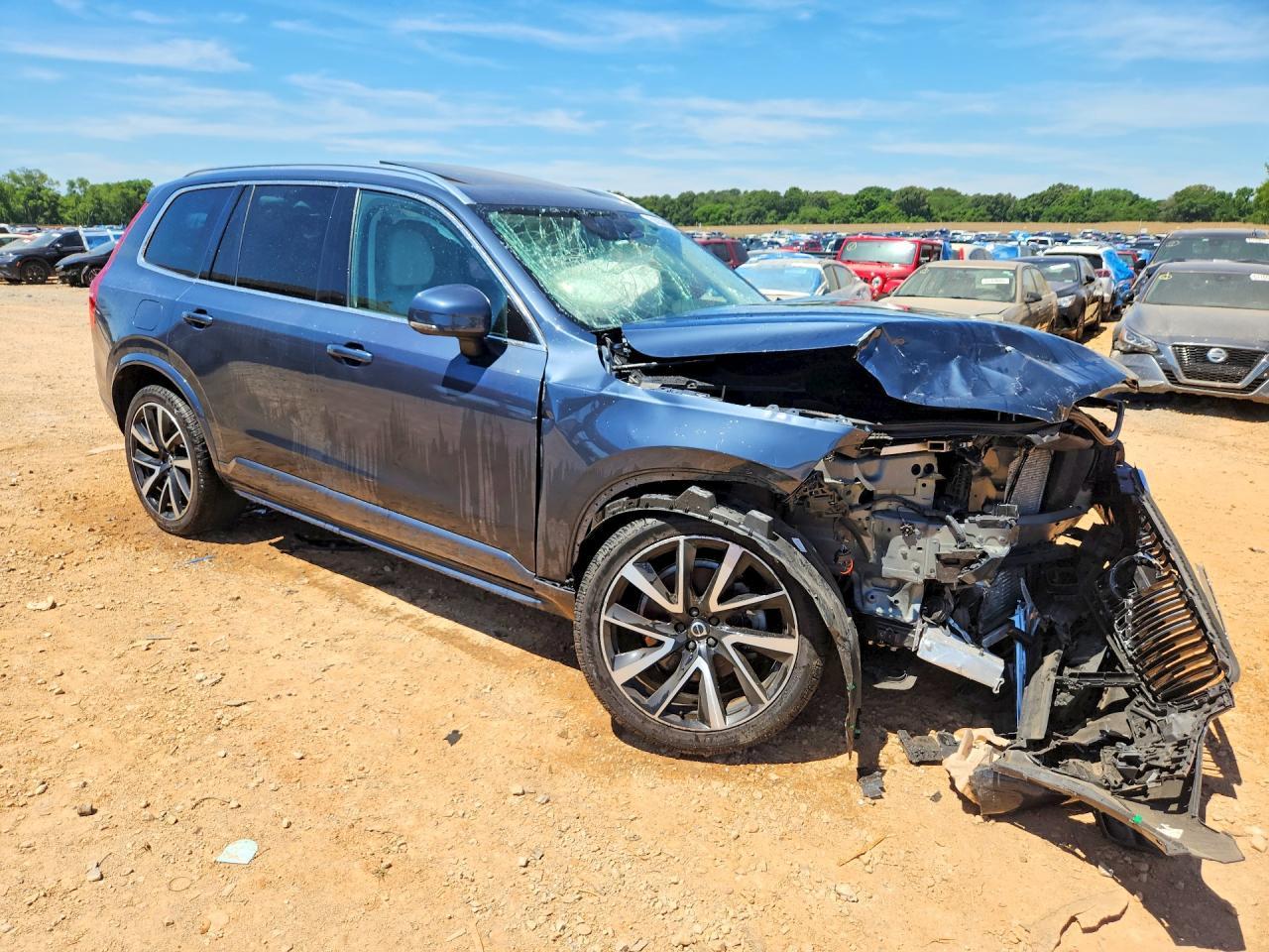 2022 VOLVO XC90