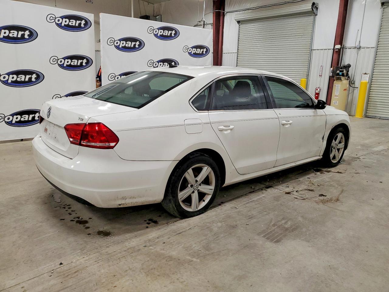 2015 VOLKSWAGEN Passat