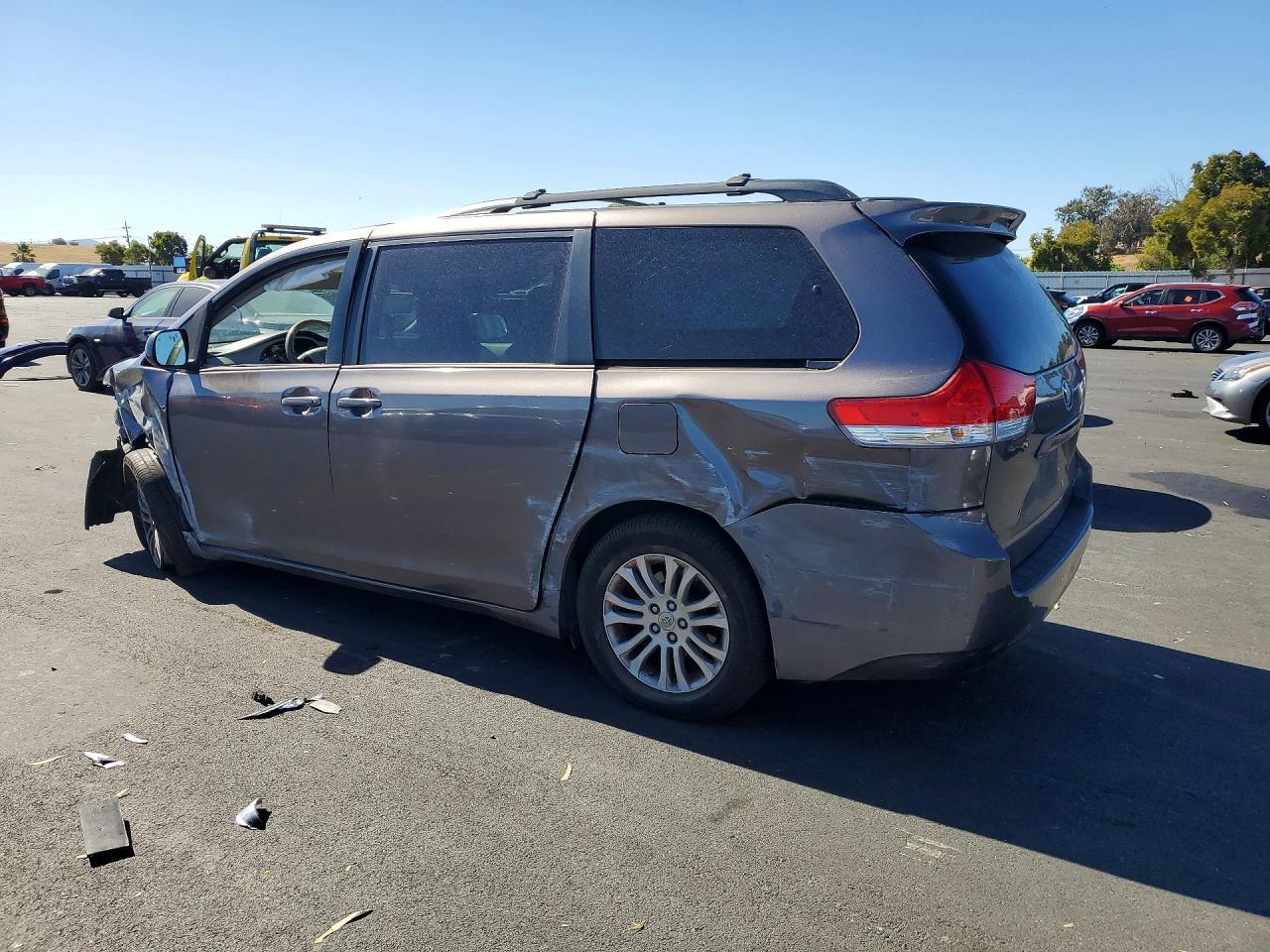 2013 TOYOTA SIENNA