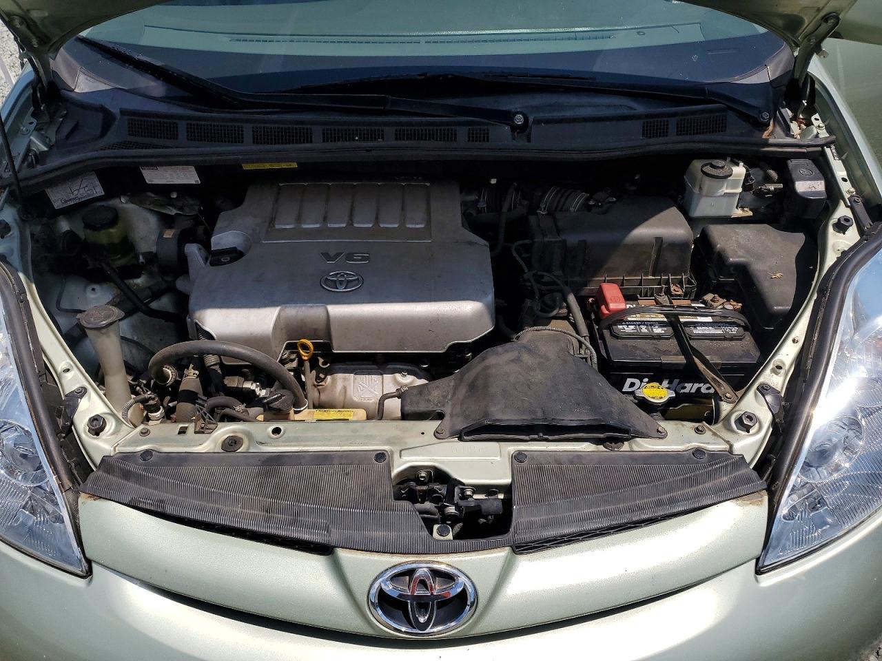2010 TOYOTA SIENNA
