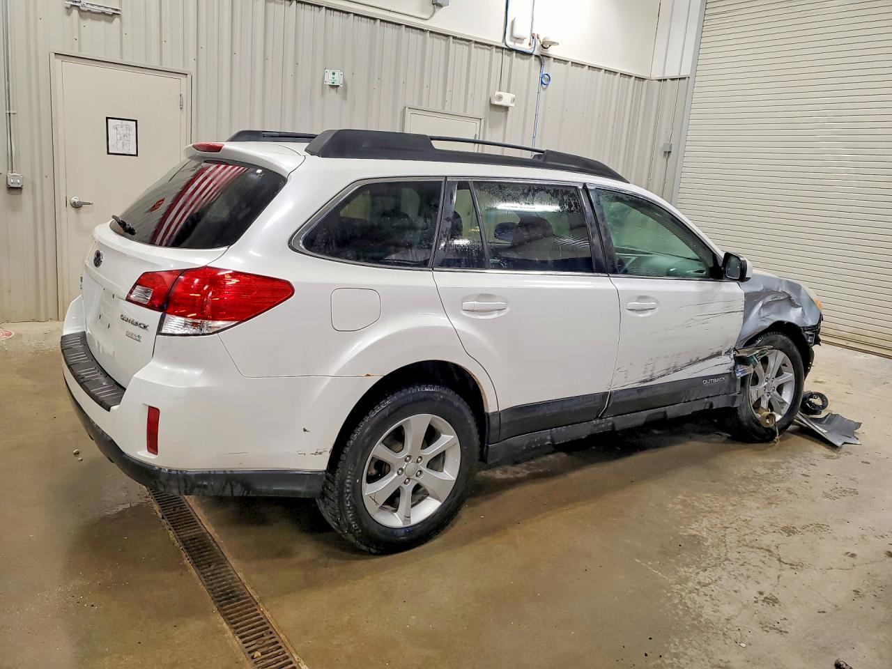 2013 SUBARU Outback