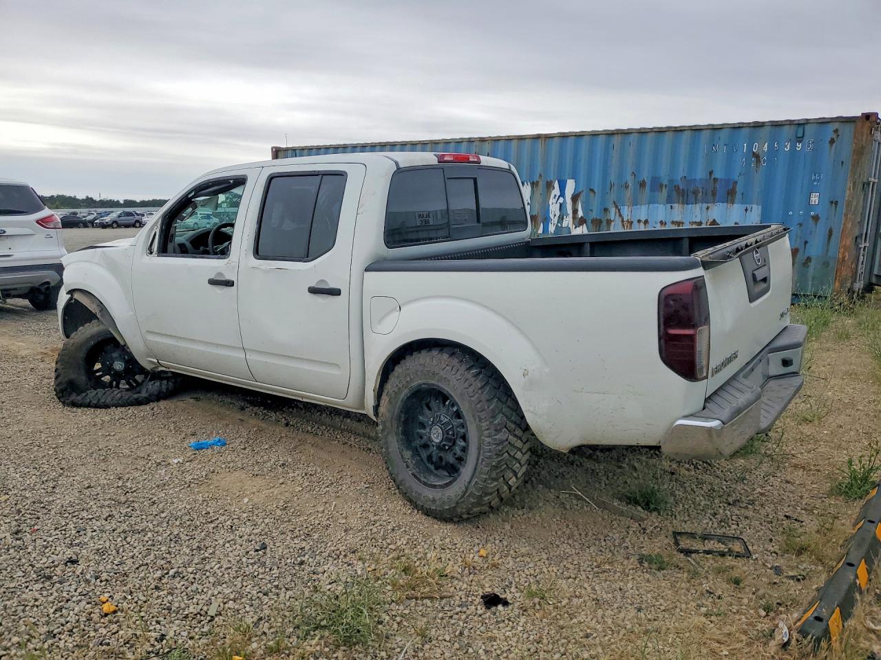 2017 NISSAN Frontier