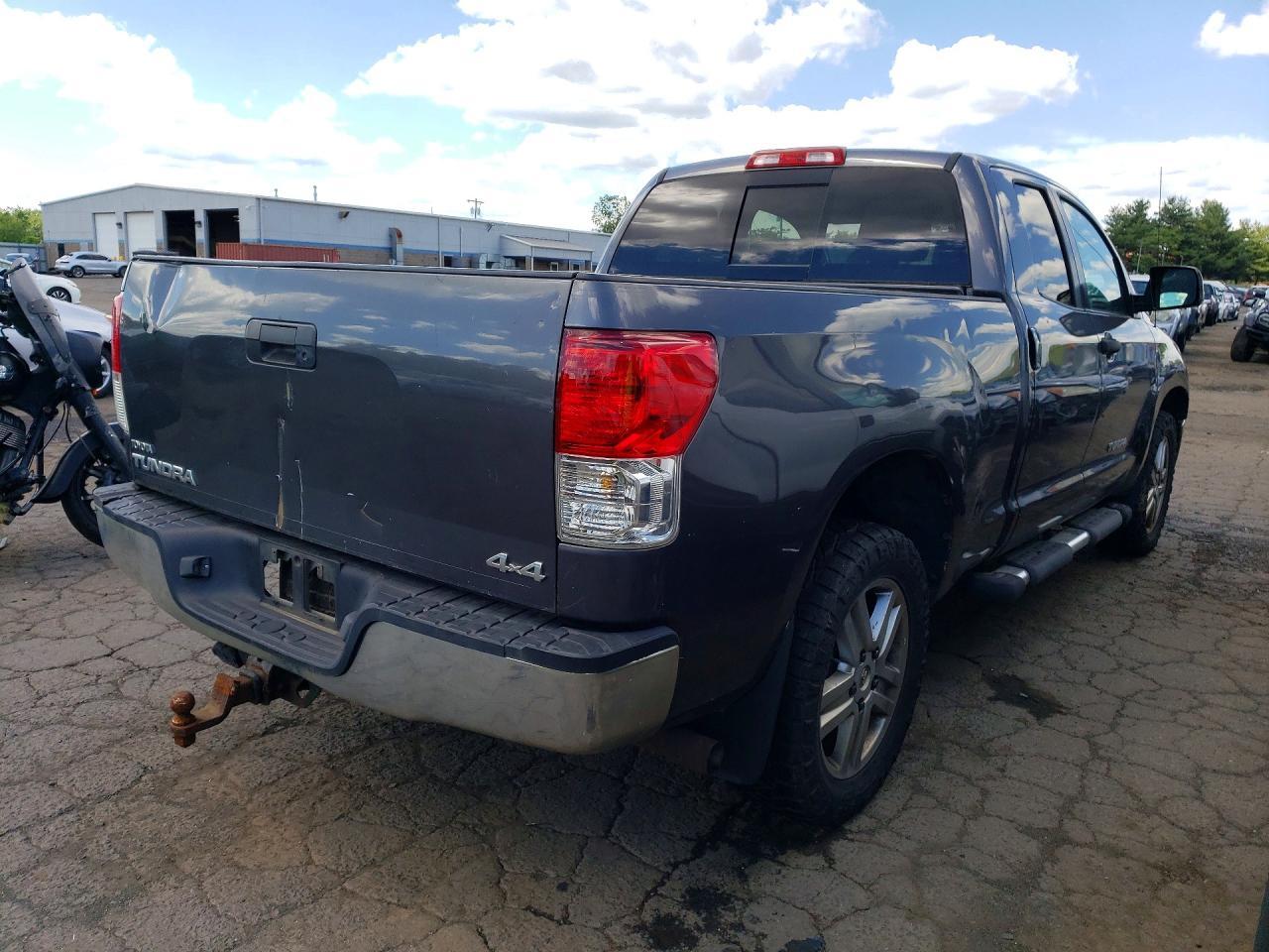 2011 TOYOTA TUNDRA