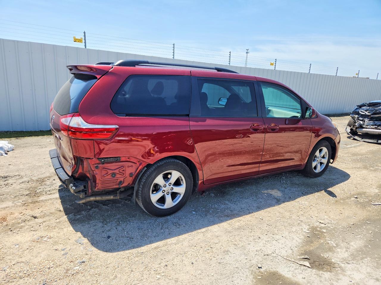 2017 TOYOTA SIENNA