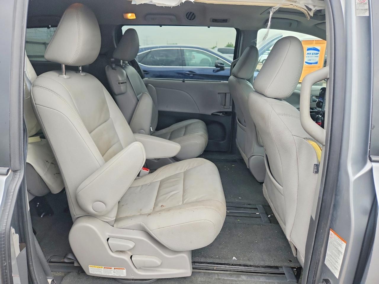 2015 TOYOTA SIENNA