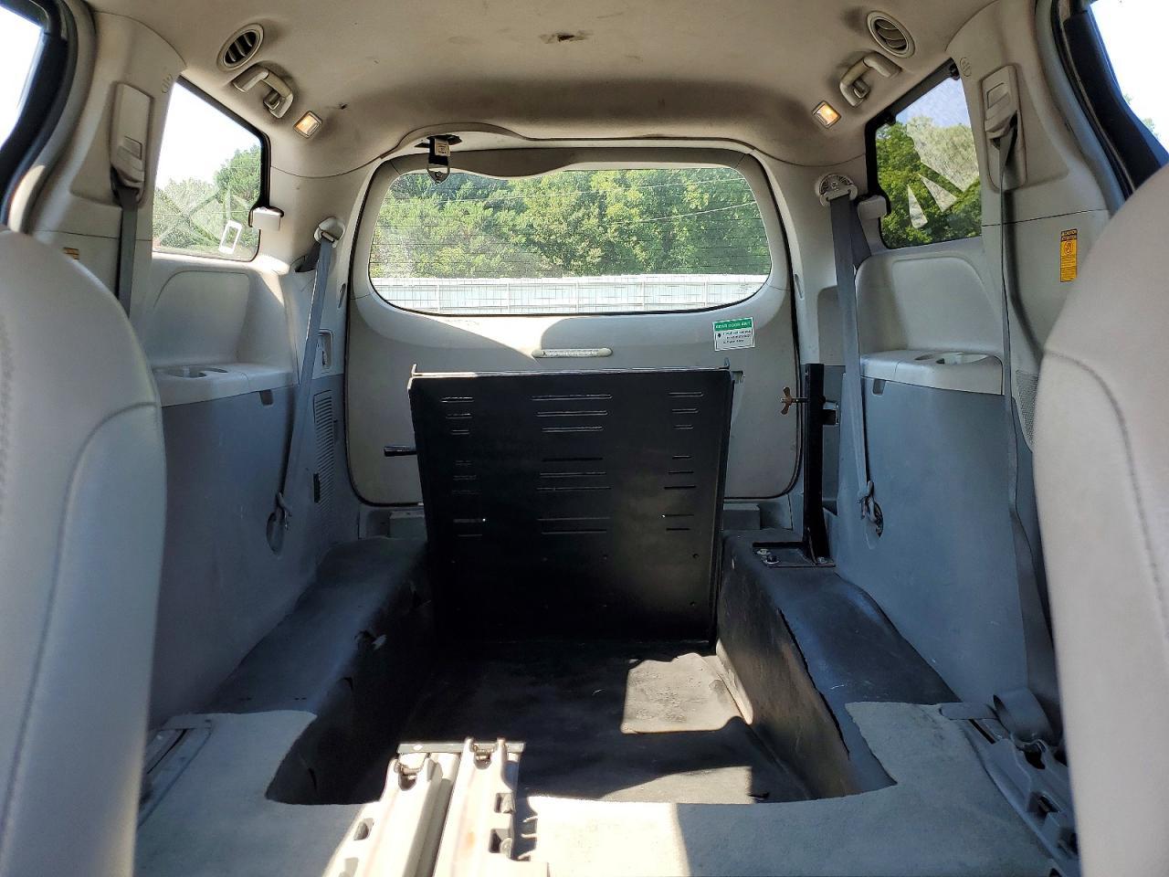 2014 TOYOTA SIENNA