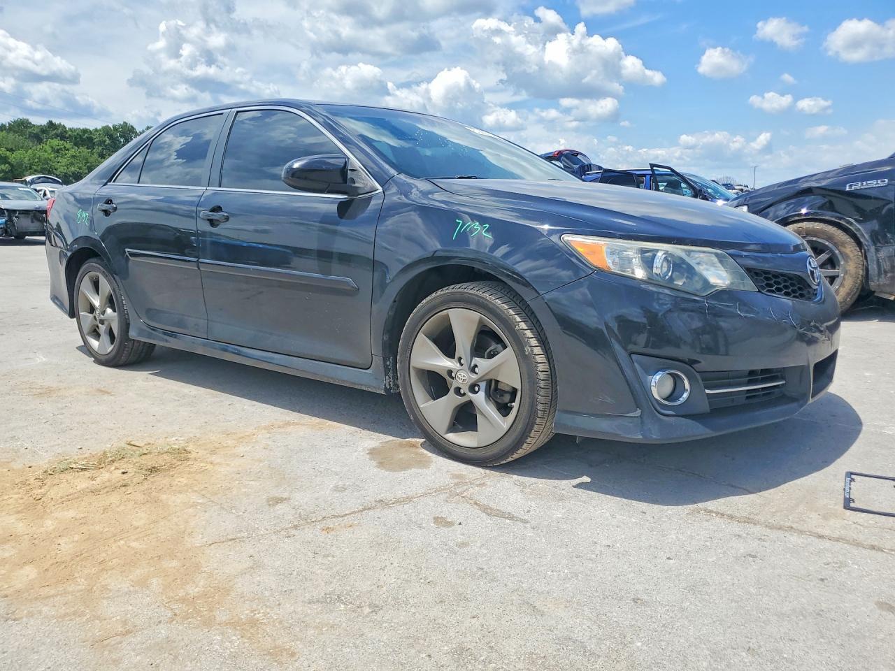 2014 TOYOTA CAMRY