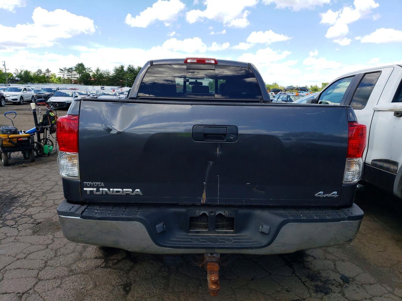 2011 TOYOTA TUNDRA