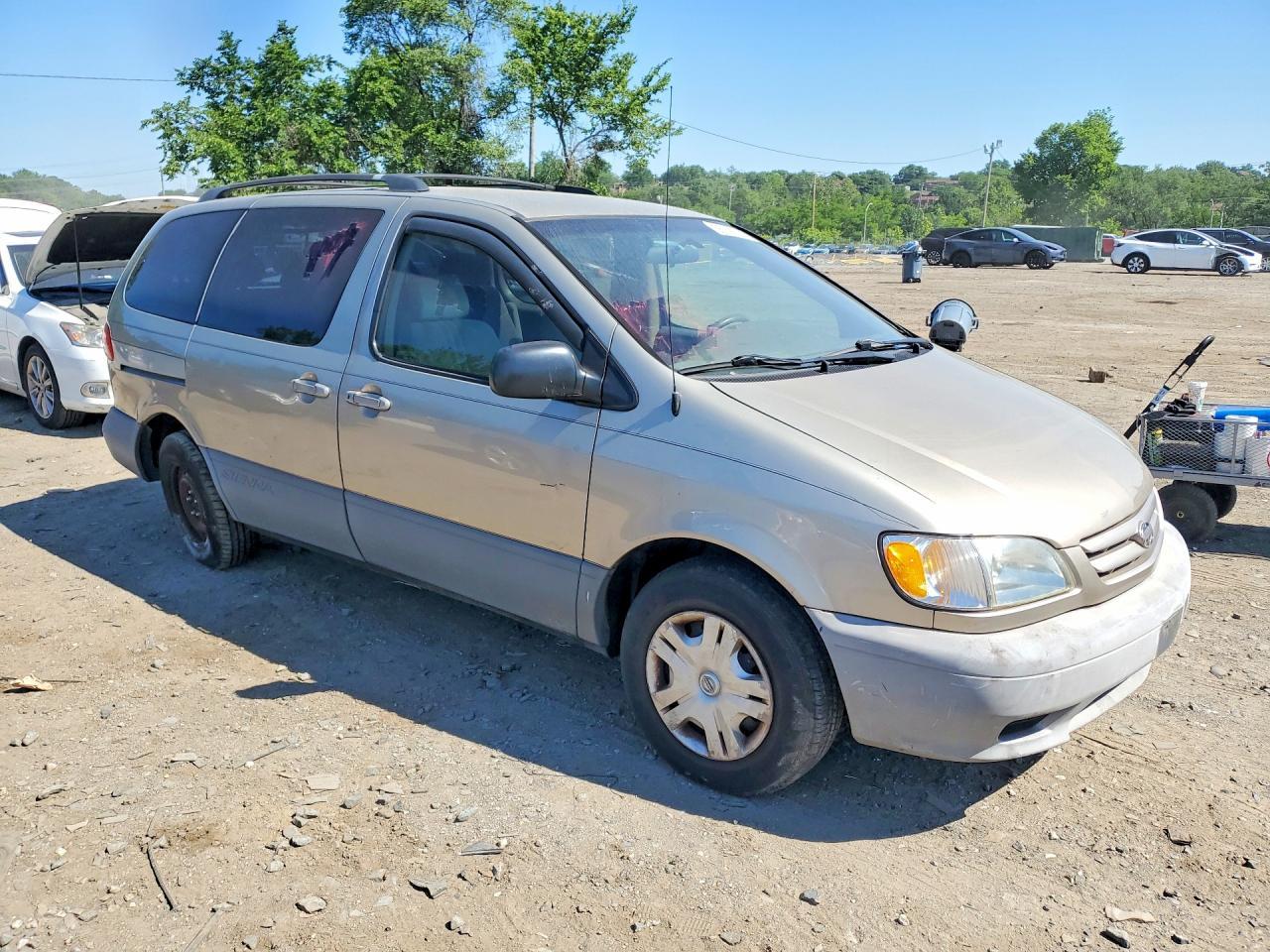 2002 TOYOTA SIENNA
